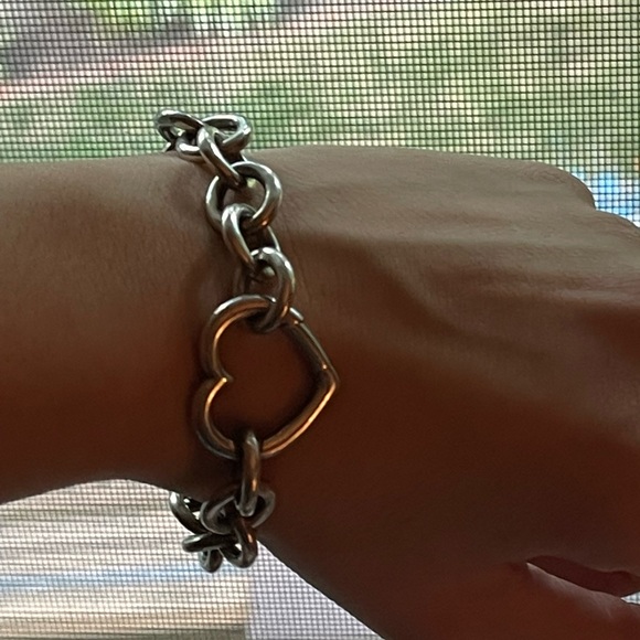 RETIRED TIFFANY & CO. CHAIN HEART BRACELET - Picture 2 of 6